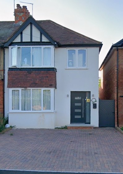Erleigh Court House — a spacious home with a large garden